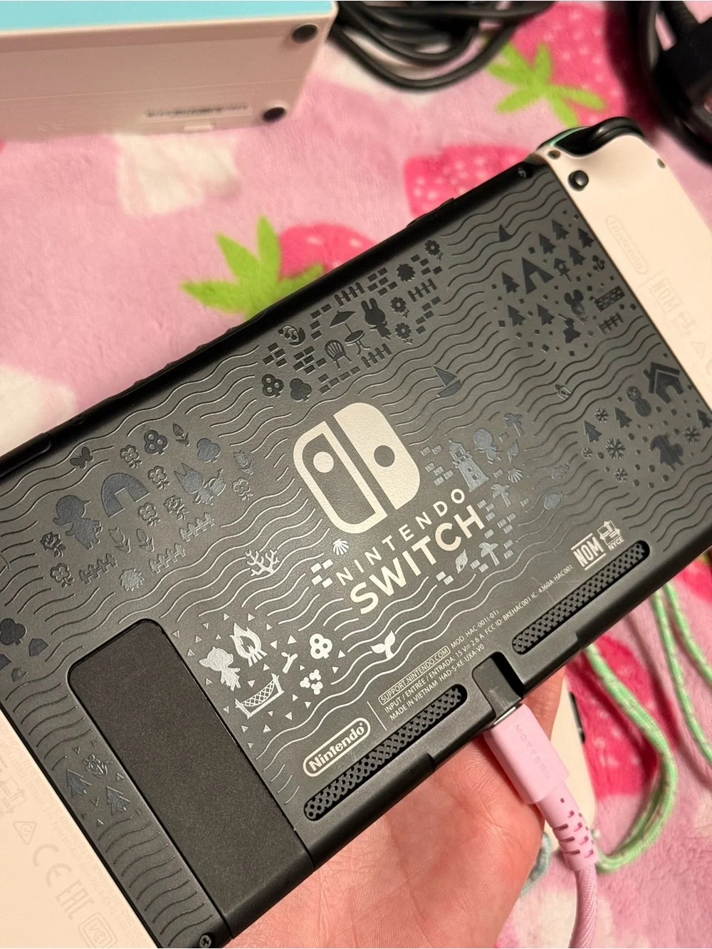 Nintendo Switch Animal Crossing Special Edition Bundle – 4 Joy-Cons + Sealed Gam